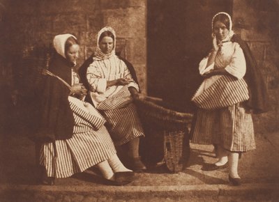 Mrs. Logan and Two Unknown Women, Newhaven, 184347, trykt ca. 1916. Skabere: David Octavius Hill, Robert Adamson, Hill & Adamson. af Hill and Adamson