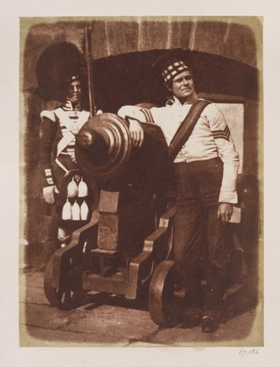 Artilleryman and Highlander, Edinburgh Castle (saltpapirtryk fra calotype negativ) af David Octavius Hill