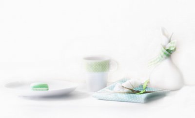 Bord med friske grønne macarons af Delphine Devos