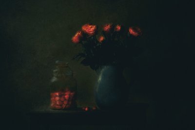 Stemningsfulde røde blomster af Delphine Devos