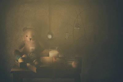 Nostalgisk stilleben med bamse af Delphine Devos