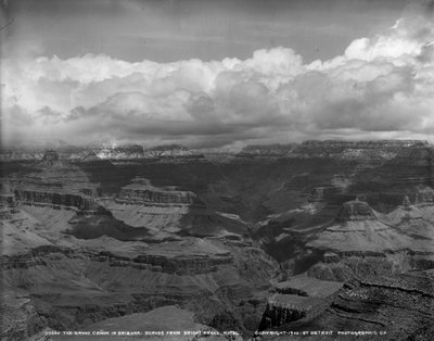 Grand Canyon i Arizona overfor Bright Angel Hotel, ca. 1900 af Detroit Publishing Co.