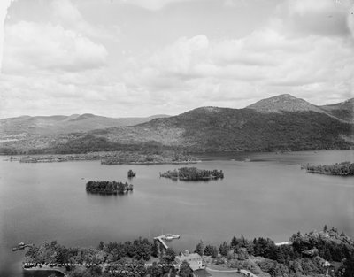 The Narrows fra Shelving Rock, Lake George, ca. 1900-06 af Detroit Publishing Co.
