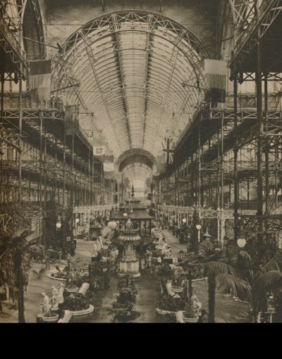 Store sal med dens klyngede bjælker og prydvand, c1935. af Donald McLeish