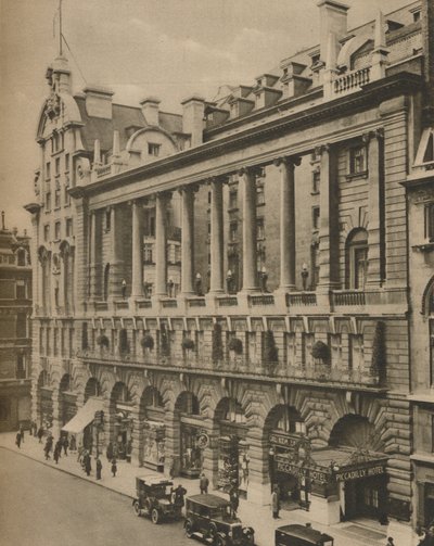 Sydfronten af Piccadilly Hotel, opført i 1908, c1935. af Donald McLeish