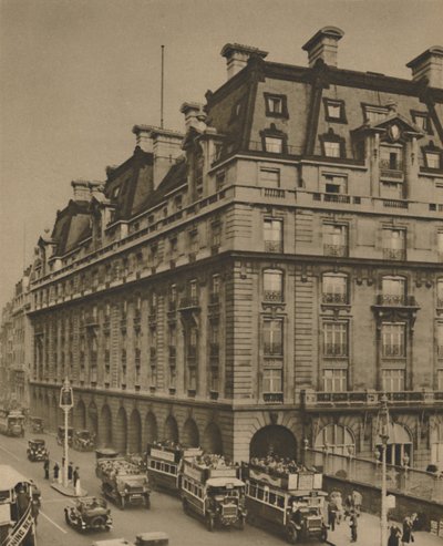 The Ritz på stedet for mange generationers hoteller, c1935. af Donald McLeish