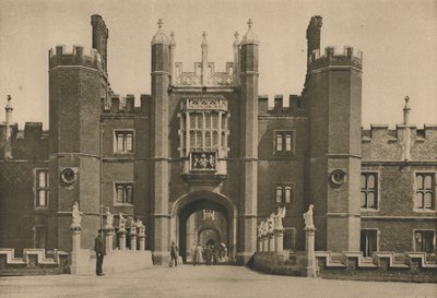 Wolseys vestlige facade af Hampton Court Palace og Disinterred Bridge, c1935. af Donald McLeish