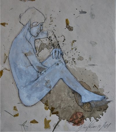 Kontemplativ blå figur af Doris Schmitz