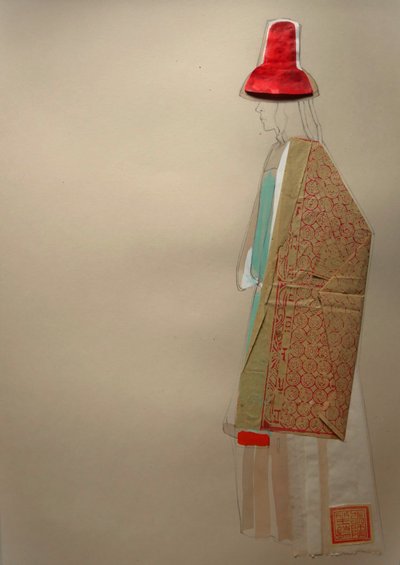 Elegant figur med rød hat af Doris Schmitz