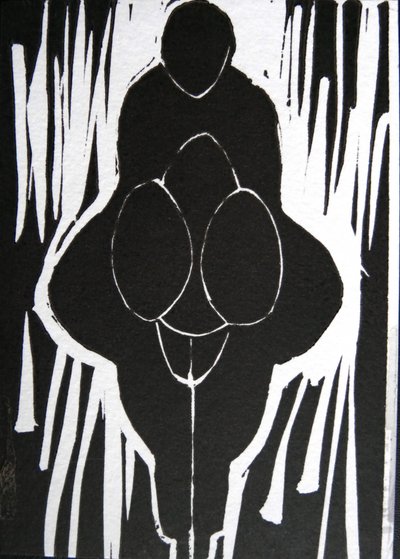 Udtryksfuld sort-hvid figur af Doris Schmitz