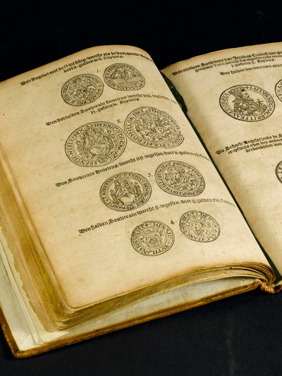 Pengebog med indgraveringer af engelske mønter (bog) af Dutch School