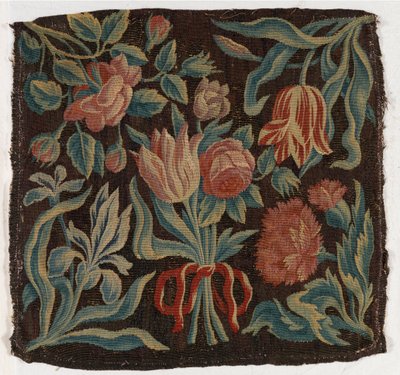 Pudebetræk af gobelin med tulipaner mv. Fremstillet muligvis i Holland af Dutch School