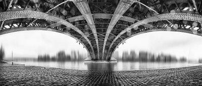 Refleksioner fra en stålbro af EM-Photographies