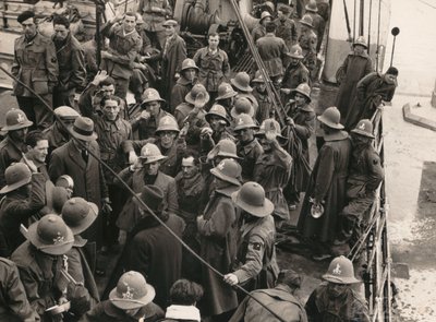 Album "MVSN- Blackshirts": Arbejderfascister, indrammet i Centuries, rejser til AOI (italiensk Østafrika) til Genova (s/h foto) af E. Binelli