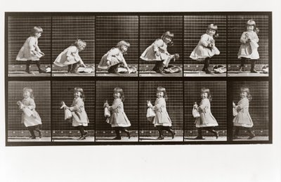 Barn leger med dukke, plade 481 fra Animal Locomotion, 1887 af Eadweard Muybridge