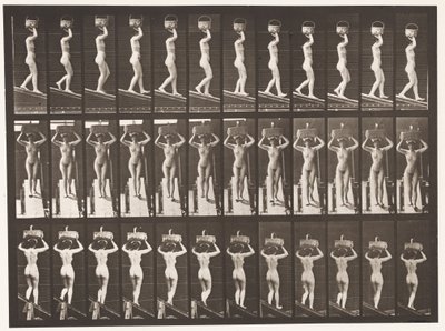 Plade 124. Faldende hældning, 20-lb kurv på hovedet, hænder løftet, 1872-1885 af Eadweard Muybridge