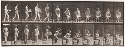 Plade 237. Siddende på stol og åbningsventilator, 1872-1885 af Eadweard Muybridge