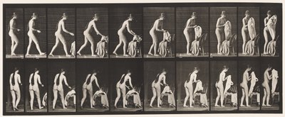 Tallerken 415. Toilet, Forberedelse til at tage tøj på af Eadweard Muybridge