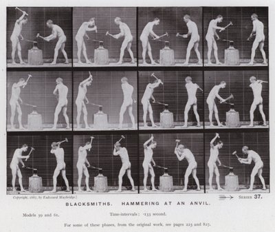 Den menneskelige figur i bevægelse: Smede, der hamrer på en ambolt (s/h foto) af Eadweard Muybridge