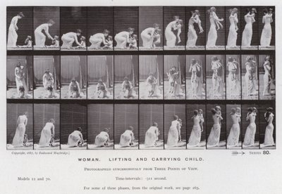 Den menneskelige figur i bevægelse: Kvinde, løftende og bærende barn (s/h-billede) af Eadweard Muybridge