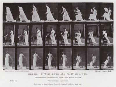 Den menneskelige figur i bevægelse: Kvinde, der sætter sig ned og flirter en fan (s/h-billede) af Eadweard Muybridge