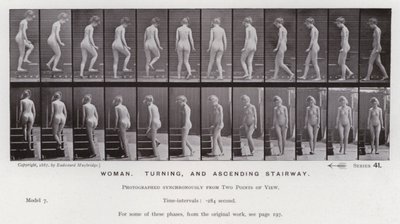 Den menneskelige figur i bevægelse: kvinde, drejende og opadgående trappe (s/h foto) af Eadweard Muybridge