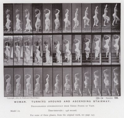 Den menneskelige figur i bevægelse: kvinde, der vender sig om og går op ad trappen (s/h foto) af Eadweard Muybridge