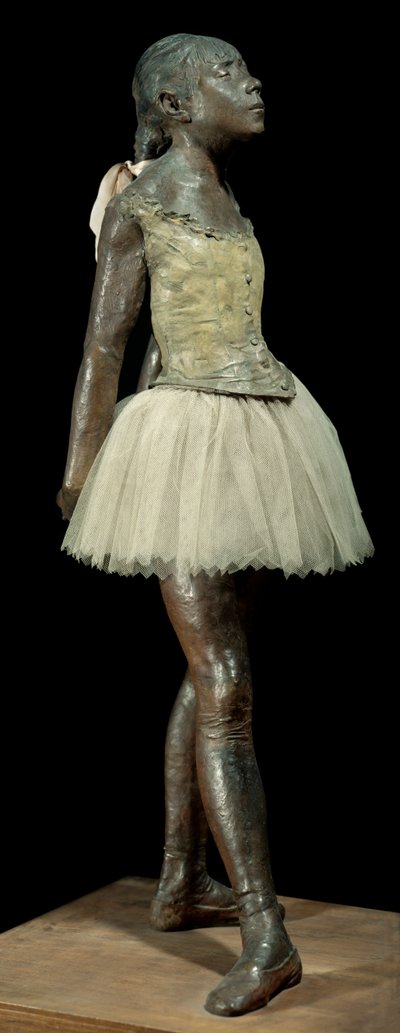 14 år gammel eller stor danser klædt Skulptur af Edgar Degas (1834-1917) i bronze patina, tyl og pink satin på træfod af Edgar Degas