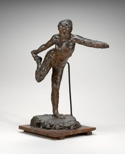 Danser holder sin højre fod i sin højre hånd, muligvis 19001911. af Edgar Degas