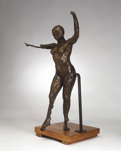 Danser bevæger sig fremad, armene løftet, højre ben fremad, ca. 1882-1895 støbt 1919-1932. af Edgar Degas
