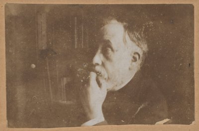 [Selvportræt i biblioteket (hånd mod hagen)] af Edgar Degas