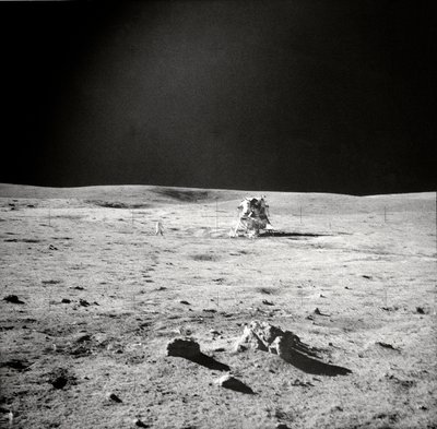 Apollo 14 EVA View, måneoverflade, 1971. af Edgar Mitchell