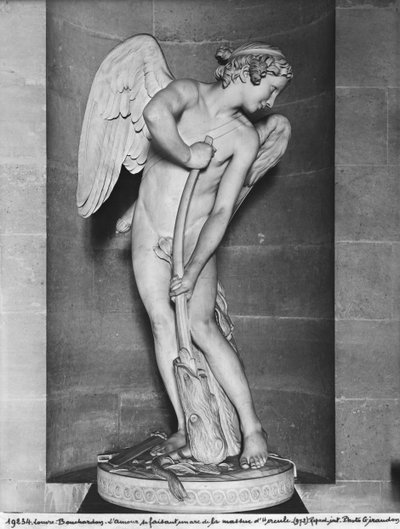 Amor udskåret sin bue fra Hercules-klubben, 1747-50 (se også 346092) (marmor) af Edmé Bouchardon