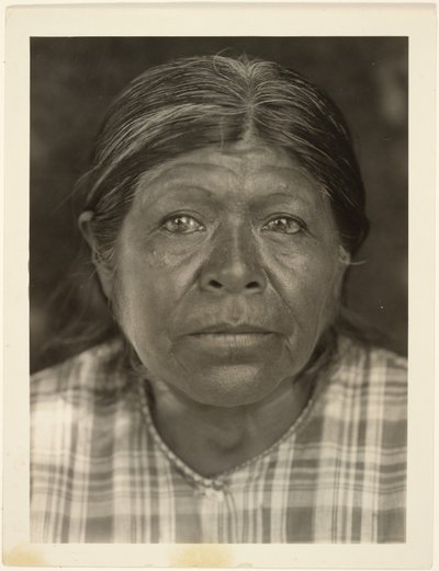 En Chukchansi-matrone af Edward S. Curtis