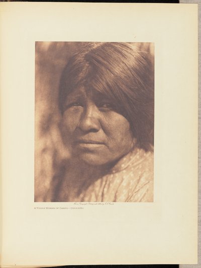 En ung kvinde fra Campo - Diegueño af Edward S. Curtis