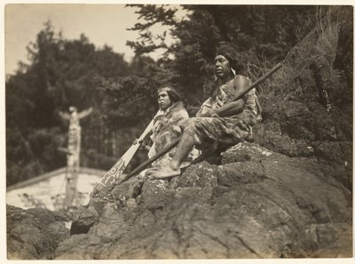 [Motana og hans far, ravnehøvdingen Kenada] af Edward S. Curtis