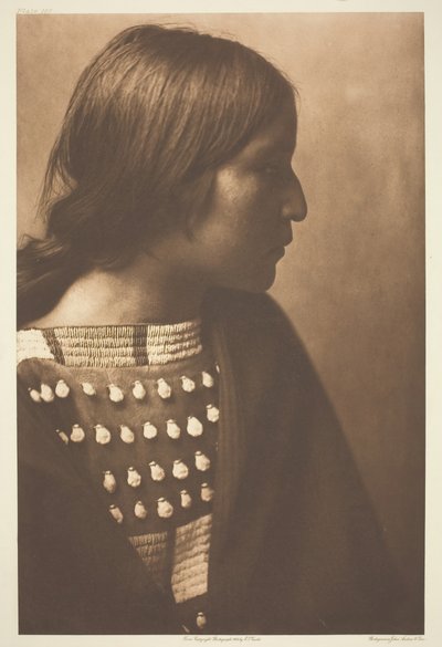 Fra Ali, pige, 1908. af Edward Sheriff Curtis