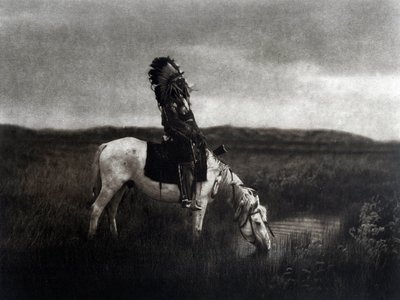 Indisk kriger rider på sletten af Edward Sheriff Curtis