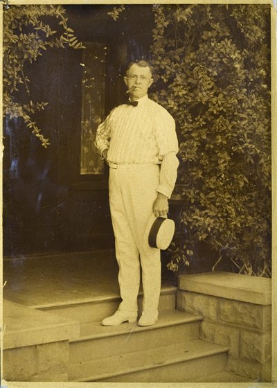 Min far, E. Curtis, opfinderen af Gold Tone-processen, i vores hjem i Seattle, Washington af Edward Sheriff Curtis