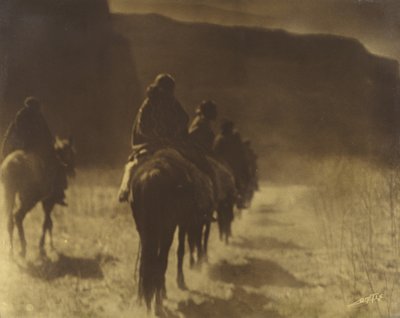 The Vanishing Race Navaho Plate 1, bind 1 fra serien The North American Indian, ca. 1904 (oroton) af Edward Sheriff Curtis