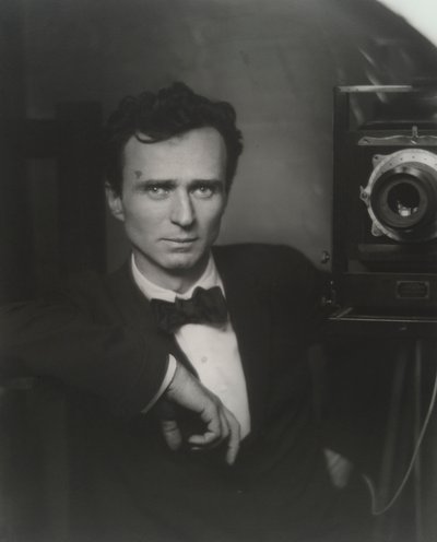 Selvportræt med studiekamera af Edward Steichen
