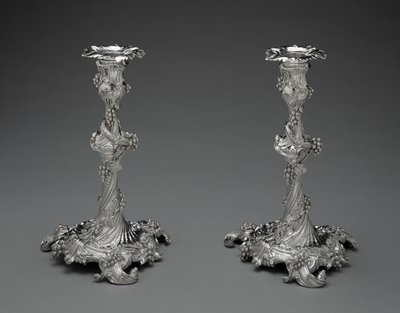 Et par lysestager, ca. 1755-56 (sølv) af Edward Wakelin