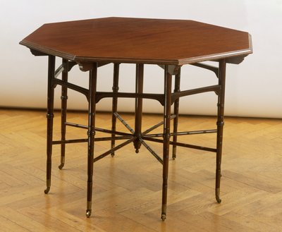 Ottekantet bord, fremstillet af Collinson og Lock, ca. 1875 (mahogni) af Edward William Godwin