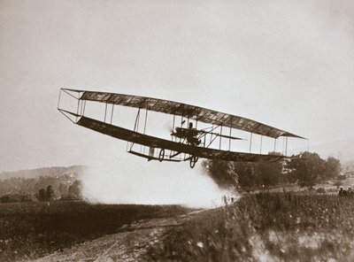Den amerikanske flyver Glenn Curtiss lavede den første flyvning tungere end luften i sin 
