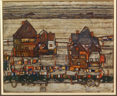 Huse og farverigt vasketøj, forstad, også to blokke af huse med vaskelinjer ... af Egon Schiele