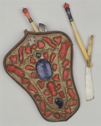 Et par barbermaskiner med holdere, fundet på slagmarken ved Heliopolis (blandet medier) af Egyptian