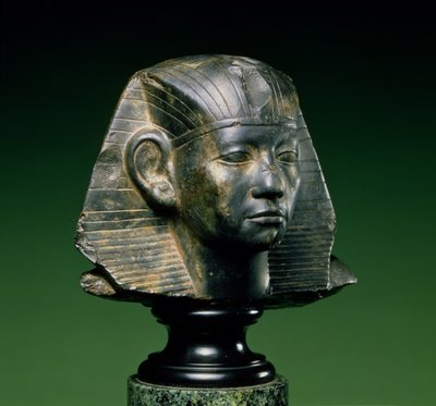 Hoved af kong Amenemhat 3., fra Aswan, Mellemste Rige, 1842-1797 f.Kr. (mørk fossil kalksten) af Egyptian 12th Dynasty