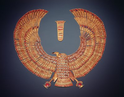 Halsbånd i form af gribbegudinden Nekhbet, fra Tutankhamons grav (ca. 1370-1352 f.Kr.) New Kingdom (guld indlagt med halvædelsten) (se også 153789) af Egyptian 18th Dynasty