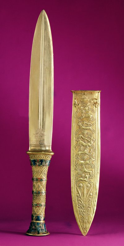 Dolk og skede, fra Tutankhamons grav (ca. 1370-1352 f.Kr.) New Kingdom (guld indlagt med lapis lazuli) af Egyptian 18th Dynasty