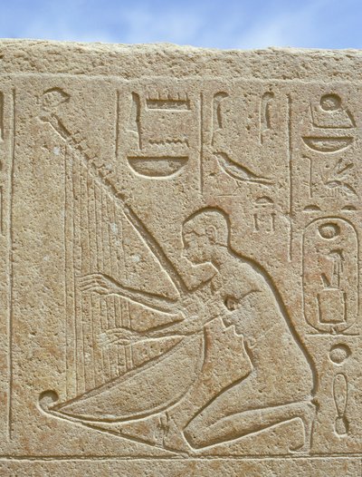 Detalje af et relief, der forestiller en musiker, Karnark (foto) af Egyptian 18th Dynasty
